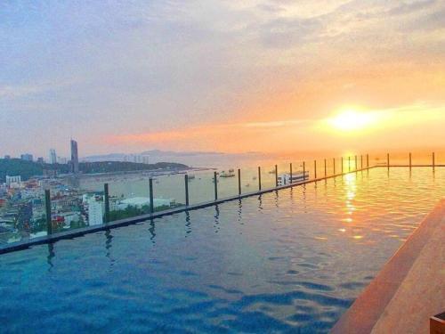 Base Hub - 2 Bedroom 53 m2 by Central and Hilton