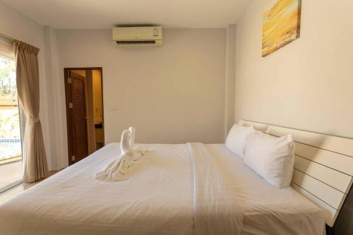 Sunny pool villa Rawai, close to amenities #v87 - Tap to explore photos