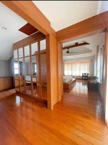 Luxury 5BR Pool Villa Pattaya-Family & Friends Fun Escape-BBQ, Pool Table - Tap to explore photos