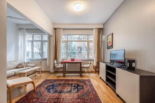 Cihangir Charm:Sunny 1BR Retreat - Tap to explore photos