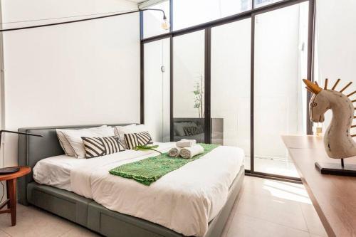 MIQ_5br/Silom Bts,Mrt/Wifi 1000MB/Jacuzzi/16pax - Tap to explore photos