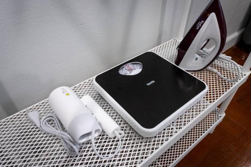 A2 Comfortable space wt Kitchen - Tap to explore photos