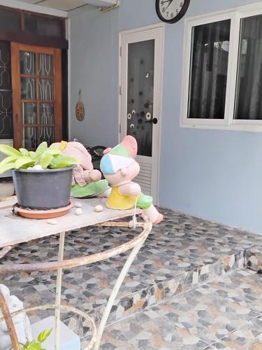 Mango Tree Guestroom - Tap to explore photos