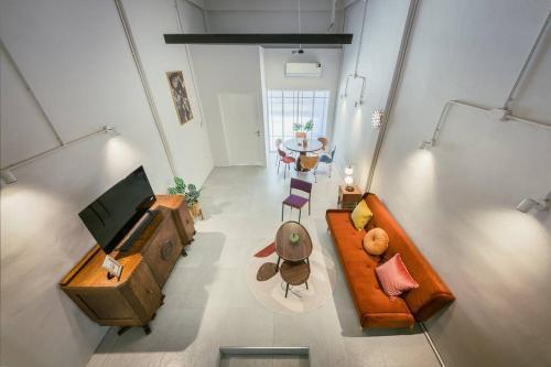 Sukhumvit entire house 7 pax - 2 mins walk from skytrain - Tap to explore photos