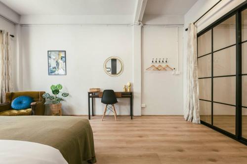 Sukhumvit entire house 7 pax - 2 mins walk from skytrain - Tap to explore photos