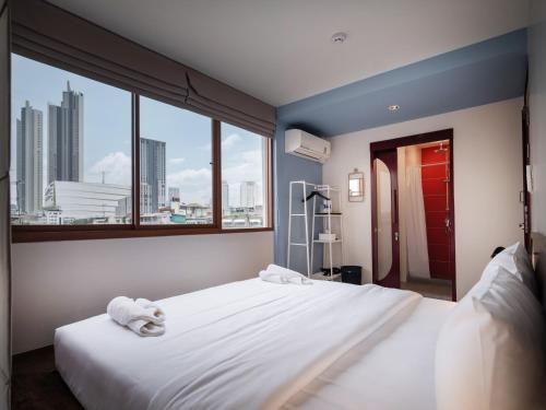 Bedtime storeys near ICON SIAM