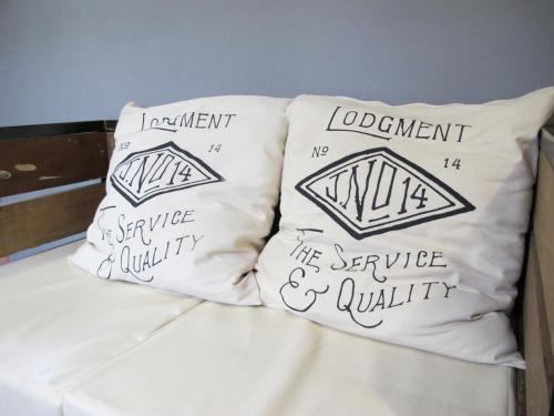 J No.14 Room Type - Deluxe King Room