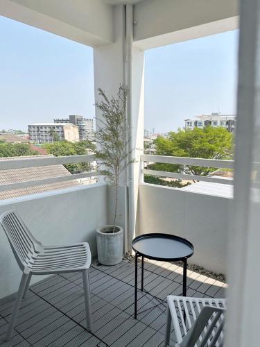 UDMS On Nut 10 - Bangkok's Charm 40 sqm - Tap to explore photos