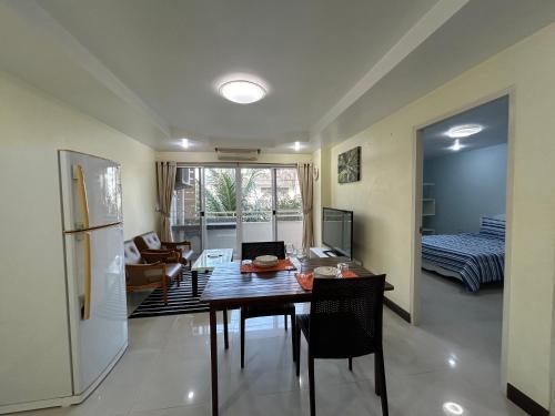 Phuket Town Condo 2 Bedroom with Balcony-Cats Friendly - Tap to explore photos