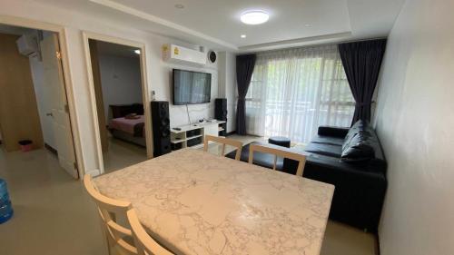Phuket Town Condo 2 Bedroom with Balcony-Cats Friendly - Tap to explore photos