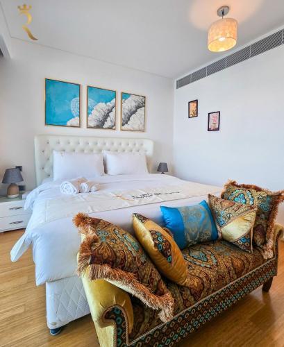 Chic 2BR Al Raha - Modern Coastal Escape - Tap to explore photos