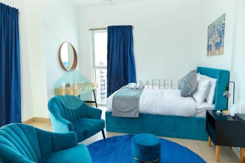 Bloomfields Stu Partial Canal View In Waters Edge