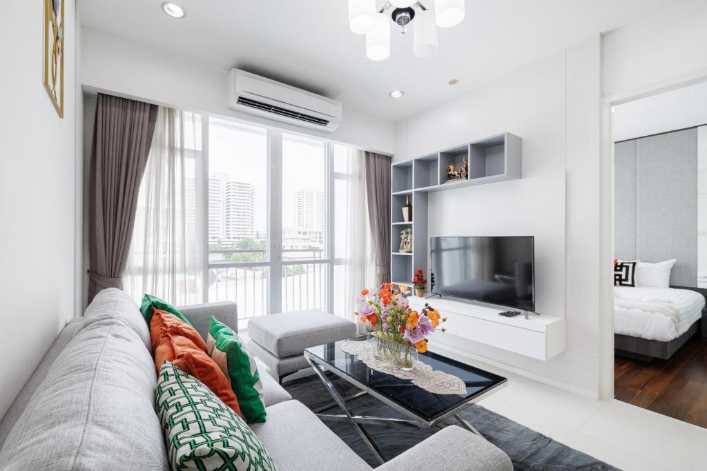 Shine Sukhumvit 43 Aparthotel Phrompong