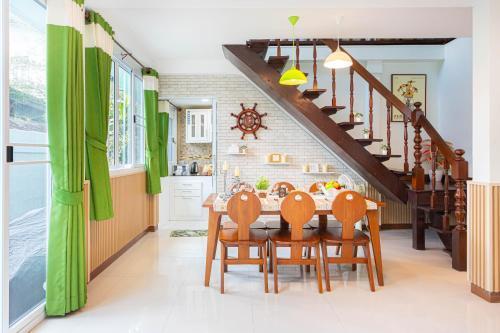 Friend House BKK - Tap to explore photos