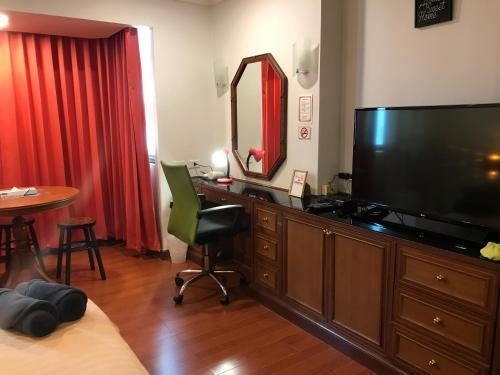 Nana Bangkok signature Apartment - Tap to explore photos