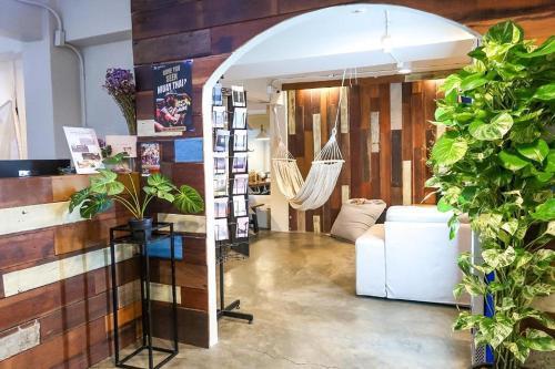 Qilombo Hostel Silom - Tap to explore photos