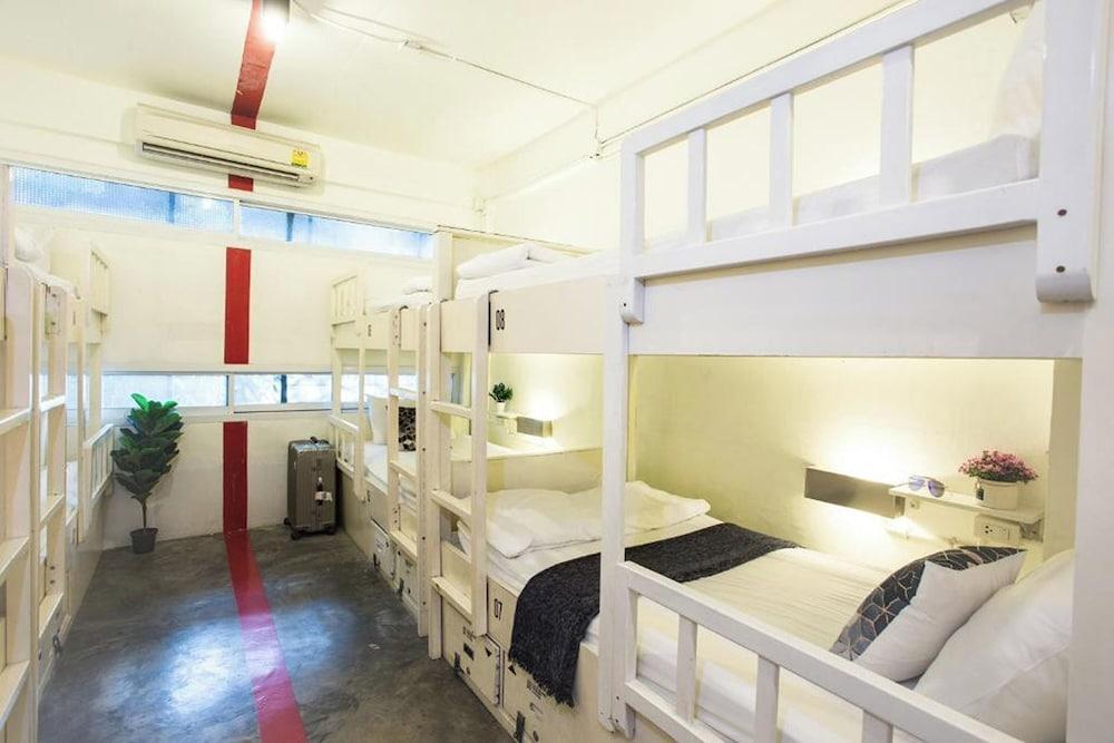 Qilombo Hostel Silom Room Type - Bed in 8-Bed Mixed Dormitory Room (2nd floor)