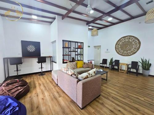 Galle Face Terrace Hostel by Tourlux - Tap to explore photos
