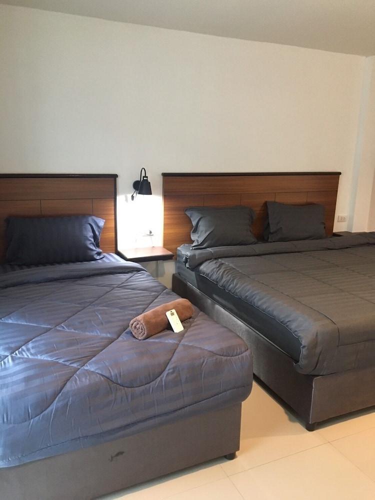 Smart Place Pattaya Room Type - Standard Triple Room