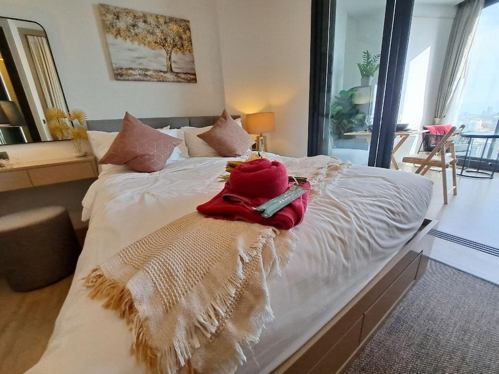 Edge Central Pattaya by Mickey Room Type - Modern One Bedroom, City View