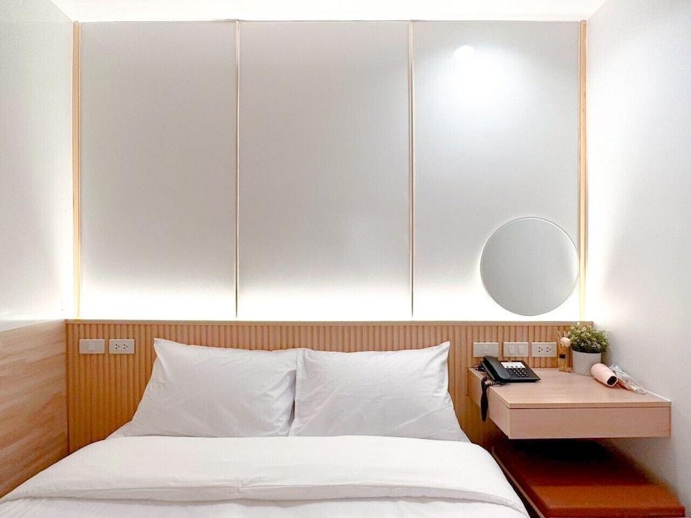 Thrive Hotel Room Type - Superior Double Room, No Window, Non-Smoking