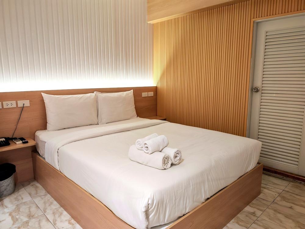 Thrive Hotel Room Type - Deluxe Double Room, Non Smoking, City View