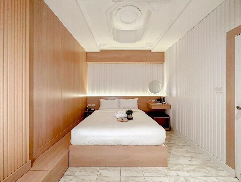 Thrive Hotel Room Type - Deluxe Double Room, No Window, Non-Smoking Thrive Hotel Room Type - Deluxe Double Room, No Window, Non-Smoking