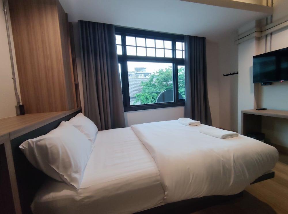 N5 Ratchawong Hostel Room Type - Deluxe Room