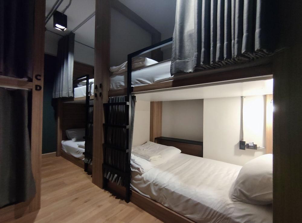 N5 Ratchawong Hostel Room Type - 6-Bed Mixed Dormitory