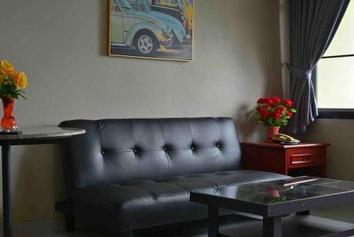 Petch Tower Ekamai One Bedroom Apartment - Tap to explore photos