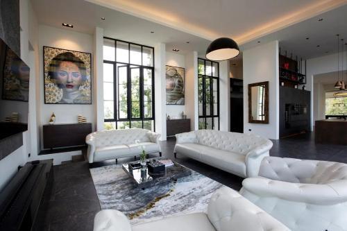 Villa Raphy - Palatial & Luxurious Retreat - Tap to explore photos