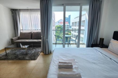 Centara Avenue Residences city ​​view room B6 - Tap to explore photos