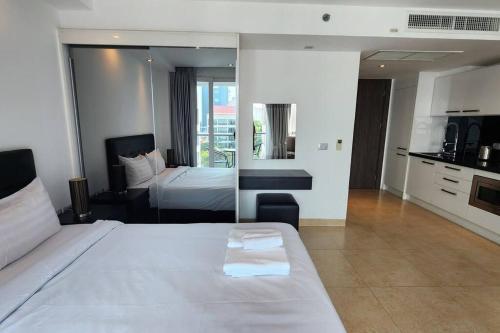 Centara Avenue Residences city ​​view room B6 - Tap to explore photos