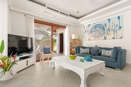 3 BR Villa Leelavadee, seconds to the beach - Tap to explore photos