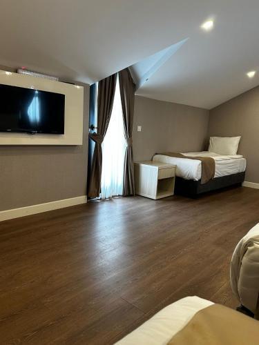 Solis boutique hotel - Tap to explore photos