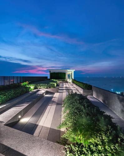 Central Pattaya, Best Pool with 360 View of Pattaya and Best Location - Tap to explore photos