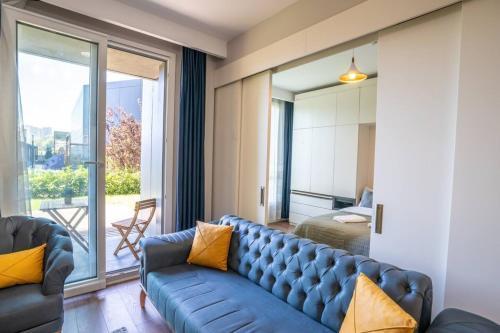 Stylish 1-bdr Apt - Your Home Away From Home - Tap to explore photos