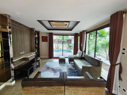 Baan Natcha Villa - Tap to explore photos