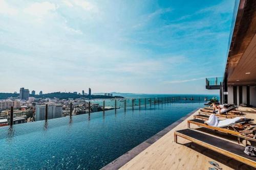 Central Pattaya, Sky pool and Next To The Beach Room Type - One-Bedroom Apartment