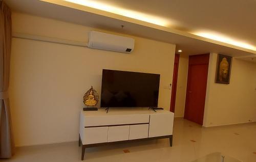 City Garden Pattaya - 2br Suite, 76sqm - Tap to explore photos