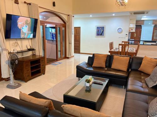 Pattaya Beach Pool Villa At Pattaya - Tap to explore photos