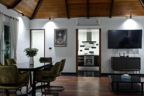 Luxurious Residence Rawai - Tap to explore photos