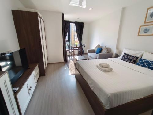 The base central phuket Room Type - One-Bedroom Apartment