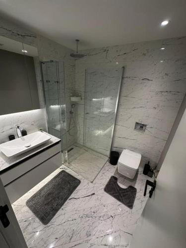 Modern Luxury apt at Sinpas Queen - Tap to explore photos