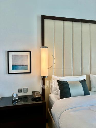 Fairmont Marina Residences Apartment - Tap to explore photos