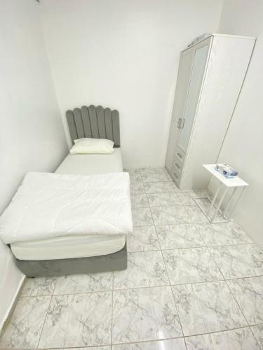 Single bed hosted by dinar apartments - Tap to explore photos