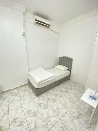 Single bed hosted by dinar apartments - Tap to explore photos
