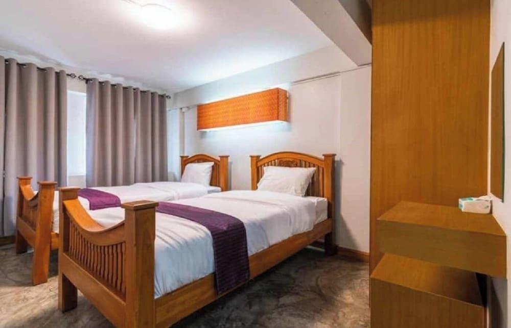 GO INN Khaosan Room Type - Basic Twin Room, City View