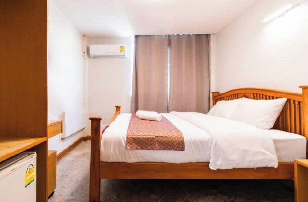 GO INN Khaosan Room Type - Basic Double Room, City View