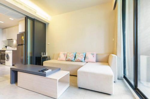 2 Bedrooms, BTS Asok, Terminal 21, Sukhumvit - Tap to explore photos
